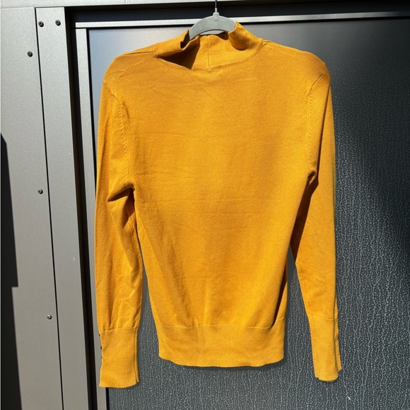 Givingz | NWOT Mustard Turtle Neck - Picture 3 of 3